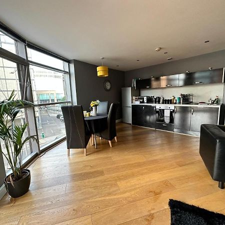 Fantastic And Modern City Centre Flat With Free Parking! Cardiff Eksteriør bilde