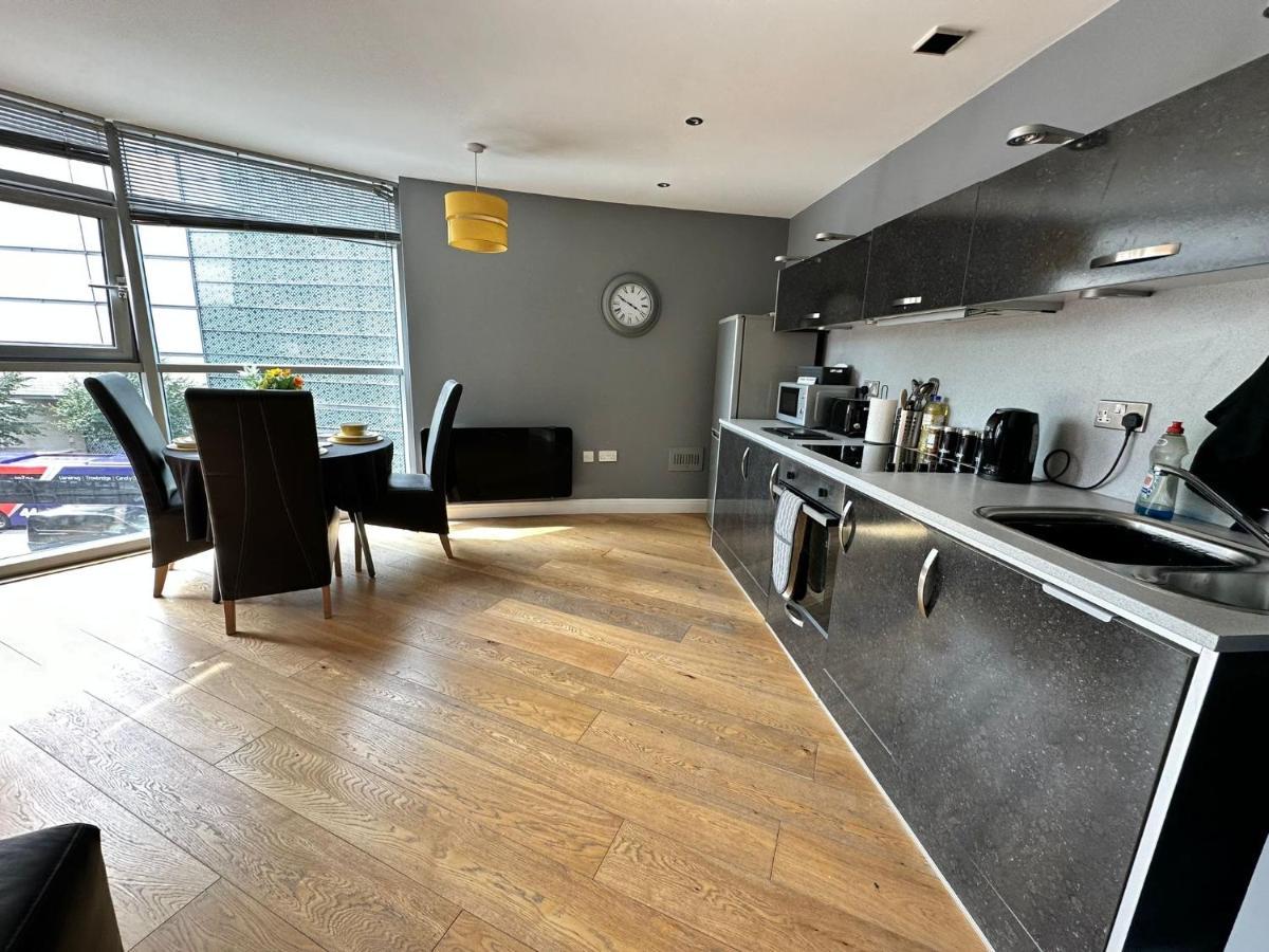 Fantastic And Modern City Centre Flat With Free Parking! Cardiff Eksteriør bilde