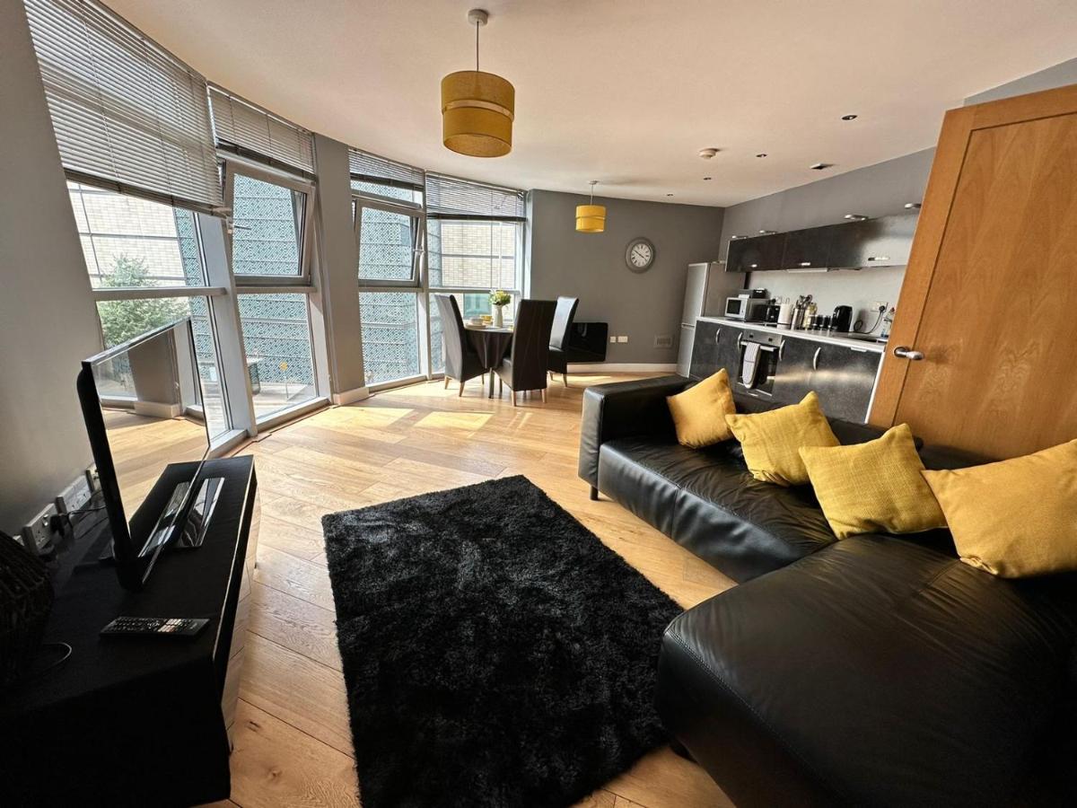 Fantastic And Modern City Centre Flat With Free Parking! Cardiff Eksteriør bilde