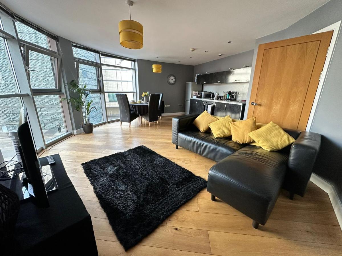 Fantastic And Modern City Centre Flat With Free Parking! Cardiff Eksteriør bilde